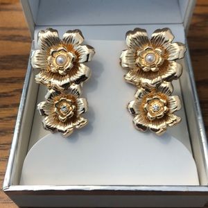 Gold-colored flower earrings